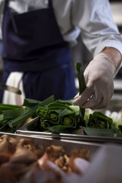 offrir un repas au restaurant